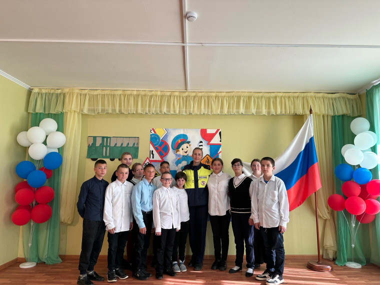 Познавательный час «Знатоки Дорожных Правил».