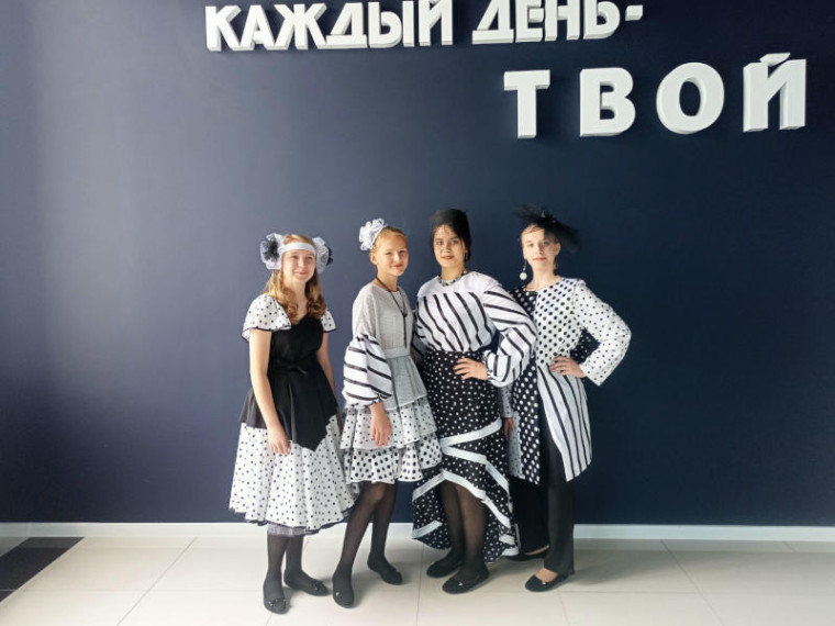 Областной конкурс детских театров моды "Золотая нить".